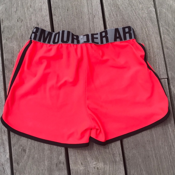 Girls under armour shorts - Picture 2 of 4
